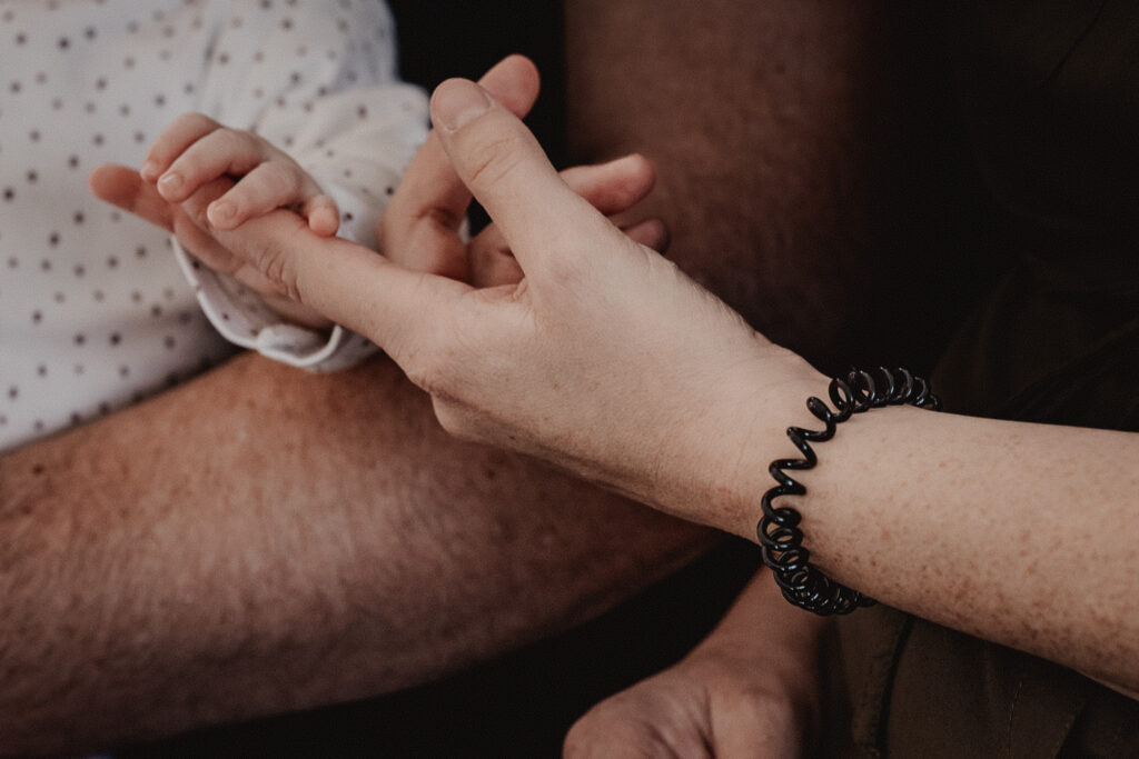 Isabelle Schiminski Frau Fotografin Wochenbett Neugeborenen Stillfotos Newborn mit4i Wiesbaden Schlangenbad Rheingau